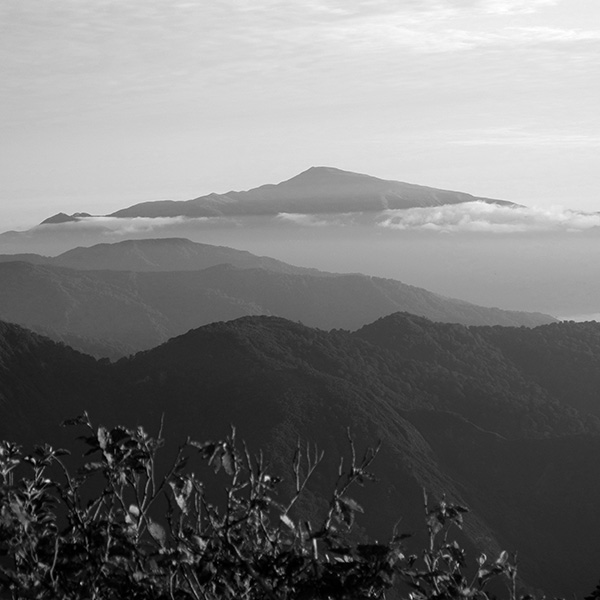 月山遠望
